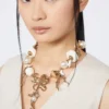 „Abissi“ Choker-Halskette aus Metall und Raffia, gold „Abissi“ Choker-Halskette aus Metall und Raffia, gold
