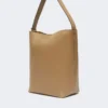 Archetipo Medium Leder-Beuteltasche, mud Archetipo Medium Leder-Beuteltasche, mud