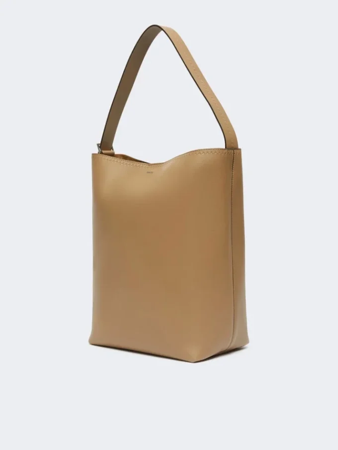 Archetipo Medium Leder-Beuteltasche, mud Archetipo Medium Leder-Beuteltasche, mud