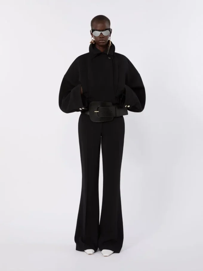 Ausgestellte Stretch-Viskosehose, schwarz Ausgestellte Stretch-Viskosehose, schwarz