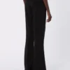 Ausgestellte Stretch-Viskosehose, schwarz Ausgestellte Stretch-Viskosehose, schwarz