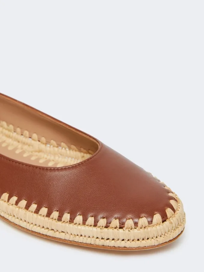 Ballerinas aus Nappa und Raffia, tabakfarben Ballerinas aus Nappa und Raffia, tabakfarben