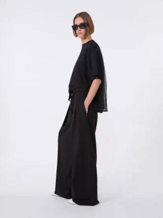 Baumwoll-T-Shirt mit plissiertem Rücken, schwarz