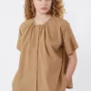 Baumwollpopeline-Shirt mit Rundhalsausschnitt, tabakfarben Baumwollpopeline-Shirt mit Rundhalsausschnitt, tabakfarben