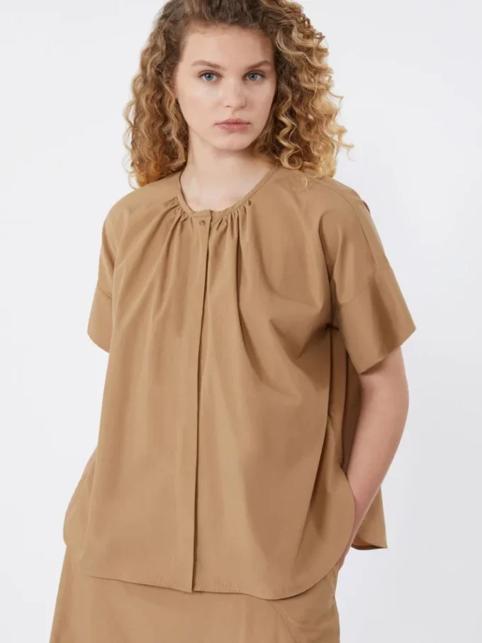 Baumwollpopeline-Shirt mit Rundhalsausschnitt, tabakfarben Baumwollpopeline-Shirt mit Rundhalsausschnitt, tabakfarben