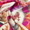 Bedruckter Oversize-Schal aus Seidentwill, fuchsia
