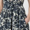 Bedrucktes Baumwollkleid mit Gürtel, ultramarinblau Bedrucktes Baumwollkleid mit Gürtel, ultramarinblau