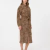 Bedrucktes Hemdkleid aus Seidenkrepp, kamelfarben Bedrucktes Hemdkleid aus Seidenkrepp, kamelfarben