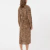 Bedrucktes Hemdkleid aus Seidenkrepp, kamelfarben Bedrucktes Hemdkleid aus Seidenkrepp, kamelfarben