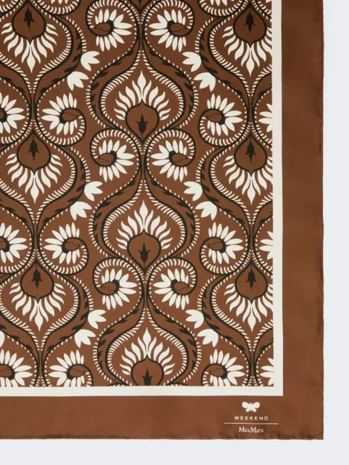 Bedrucktes quadratisches Seidenfoulard, karamellfarben Bedrucktes quadratisches Seidenfoulard, karamellfarben