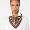 Bedrucktes quadratisches Seidenfoulard, karamellfarben Bedrucktes quadratisches Seidenfoulard, karamellfarben
