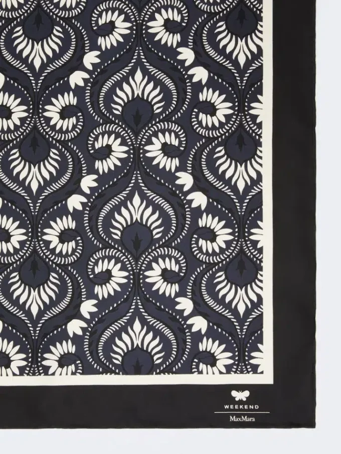 Bedrucktes quadratisches Seidenfoulard, marineblau