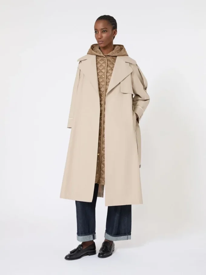 Übergroßer, wasserabweisender Trenchcoat aus Twill, sandfarben Übergroßer, wasserabweisender Trenchcoat aus Twill, sandfarben