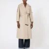 Übergroßer, wasserabweisender Trenchcoat aus Twill, sandfarben Übergroßer, wasserabweisender Trenchcoat aus Twill, sandfarben