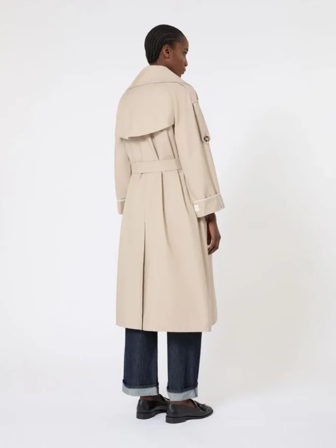 Übergroßer, wasserabweisender Trenchcoat aus Twill, sandfarben Übergroßer, wasserabweisender Trenchcoat aus Twill, sandfarben