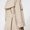 Übergroßer, wasserabweisender Trenchcoat aus Twill, sandfarben Übergroßer, wasserabweisender Trenchcoat aus Twill, sandfarben