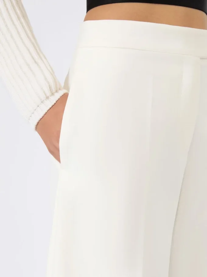 Bermudashorts aus Viskose-Crêpe-Jersey, weiß Bermudashorts aus Viskose-Crêpe-Jersey, weiß