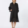Besticktes Ramie-Gaze-Hemdkleid, schwarz Besticktes Ramie-Gaze-Hemdkleid, schwarz