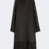 Besticktes Ramie-Gaze-Hemdkleid, schwarz Besticktes Ramie-Gaze-Hemdkleid, schwarz
