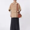 Cape aus Alpaka- und Kaschmir-Teddy-Stoff, beige