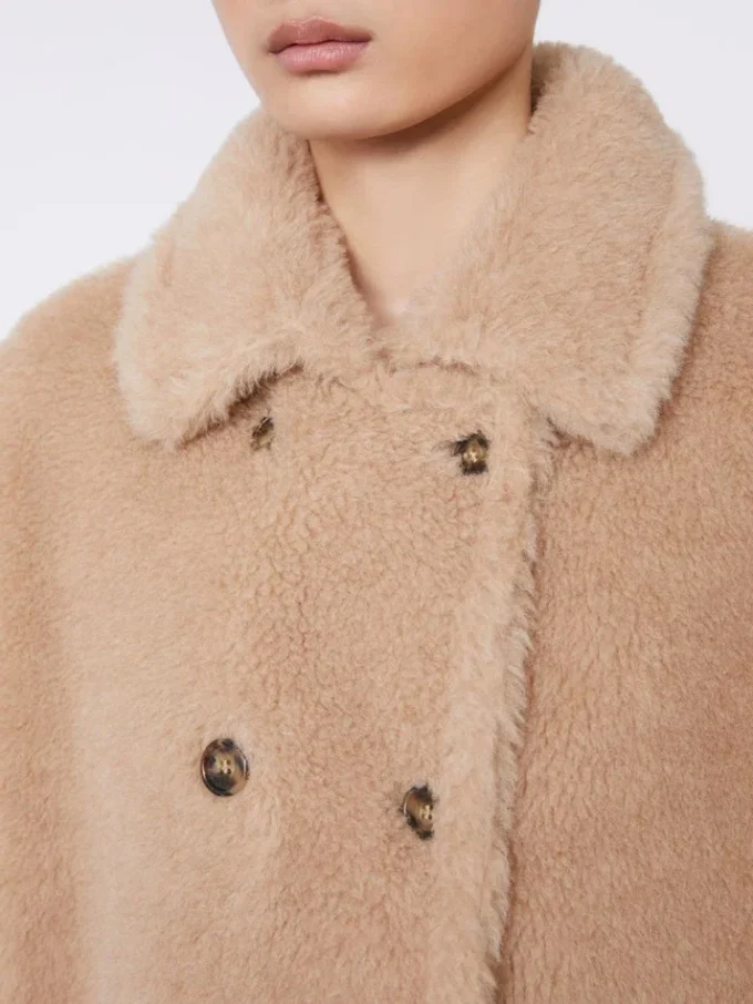 Cape aus Alpaka- und Kaschmir-Teddy-Stoff, beige