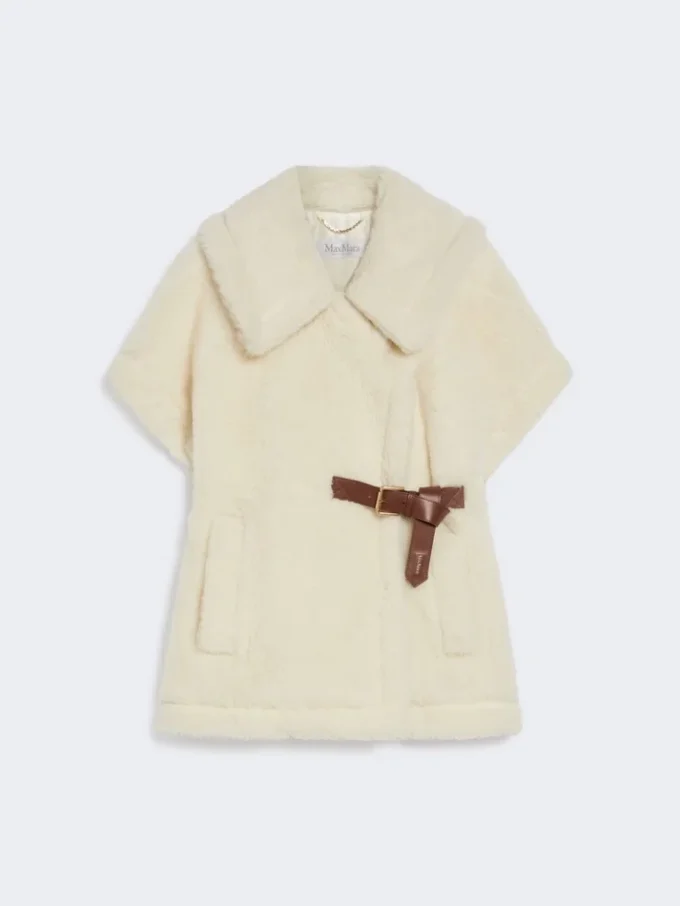 Cape aus Alpaka- und Woll-Teddy-Stoff, optisch weiß Cape aus Alpaka- und Woll-Teddy-Stoff, optisch weiß