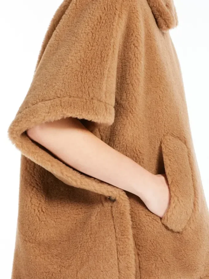 Cape aus Teddy-Stoff, kamelfarben Cape aus Teddy-Stoff, kamelfarben