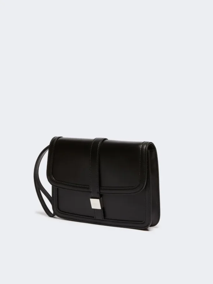 Clutch aus glattem Leder, schwarz Clutch aus glattem Leder, schwarz