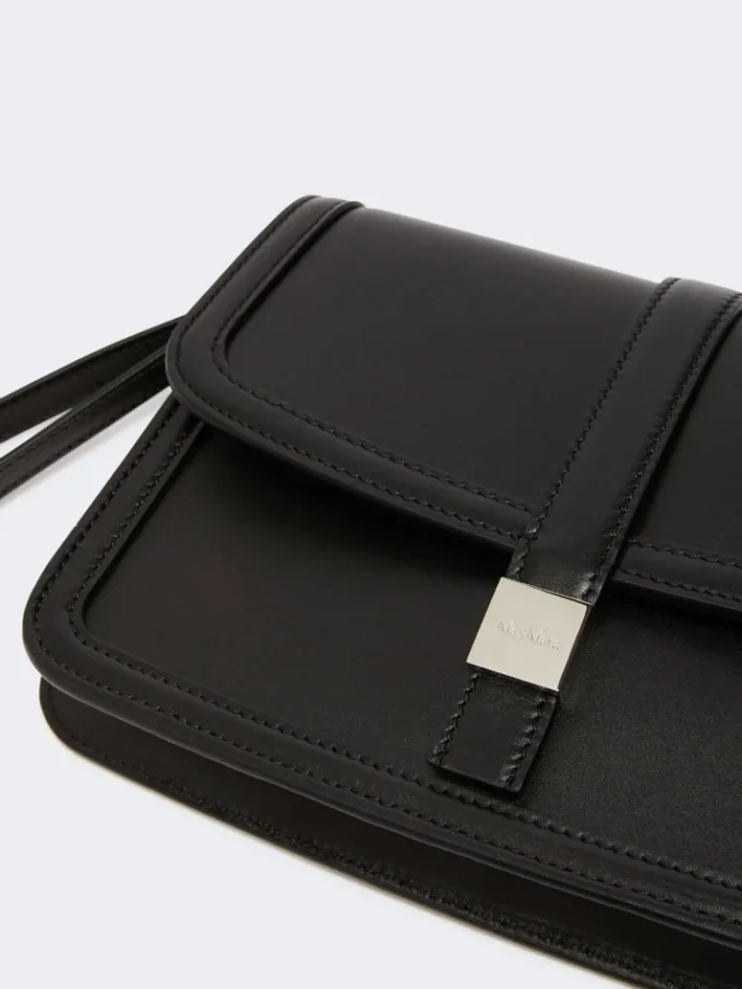 Clutch aus glattem Leder, schwarz Clutch aus glattem Leder, schwarz
