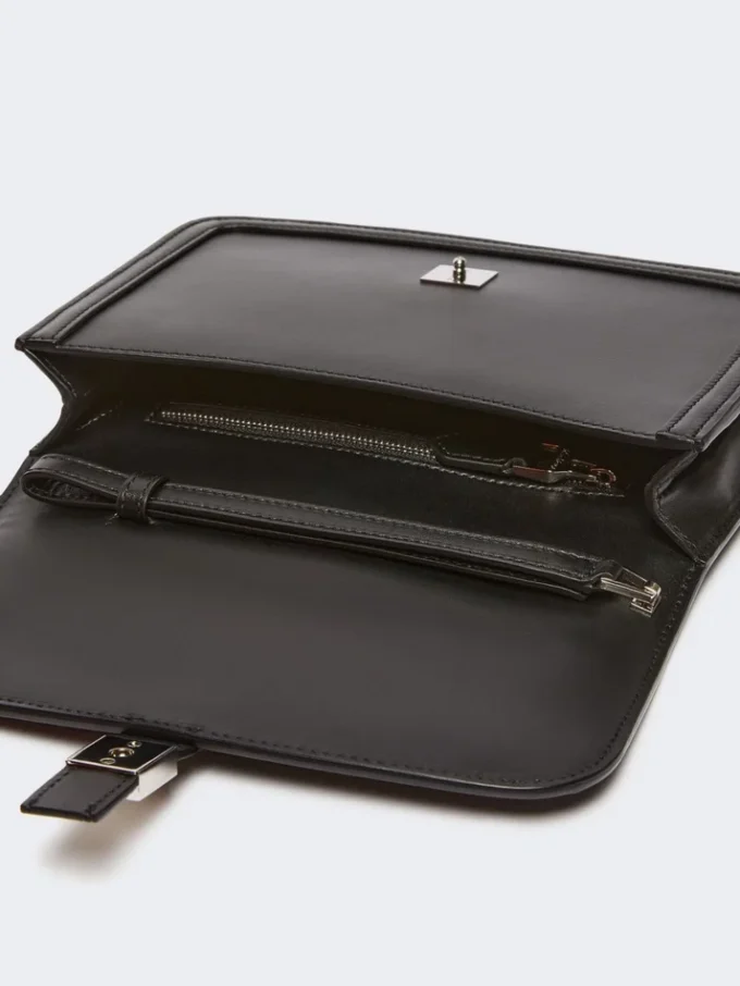 Clutch aus glattem Leder, schwarz Clutch aus glattem Leder, schwarz