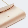 Clutch aus Viskose und Seidensatin, puderfarben Clutch aus Viskose und Seidensatin, puderfarben