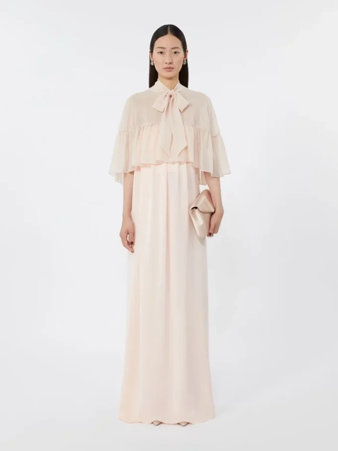 Clutch aus Viskose und Seidensatin, puderfarben Clutch aus Viskose und Seidensatin, puderfarben