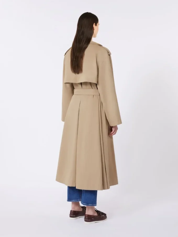 Fließender Trenchcoat aus Baumwolle und Nylon, haselnussbraun Fließender Trenchcoat aus Baumwolle und Nylon, haselnussbraun