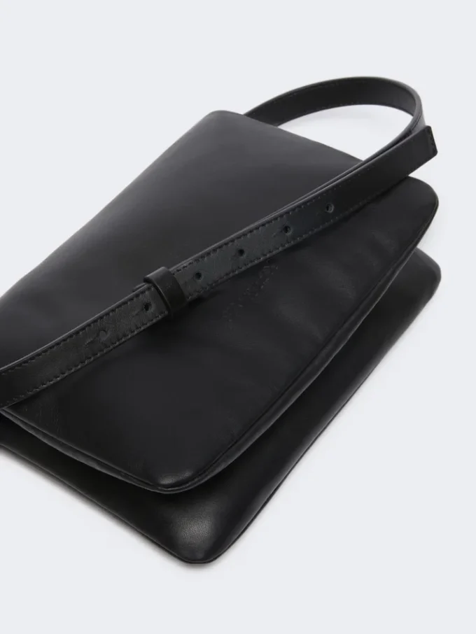 Gepolsterte Mini-Soffy-Tasche aus Nappaleder, schwarz Gepolsterte Mini-Soffy-Tasche aus Nappaleder, schwarz