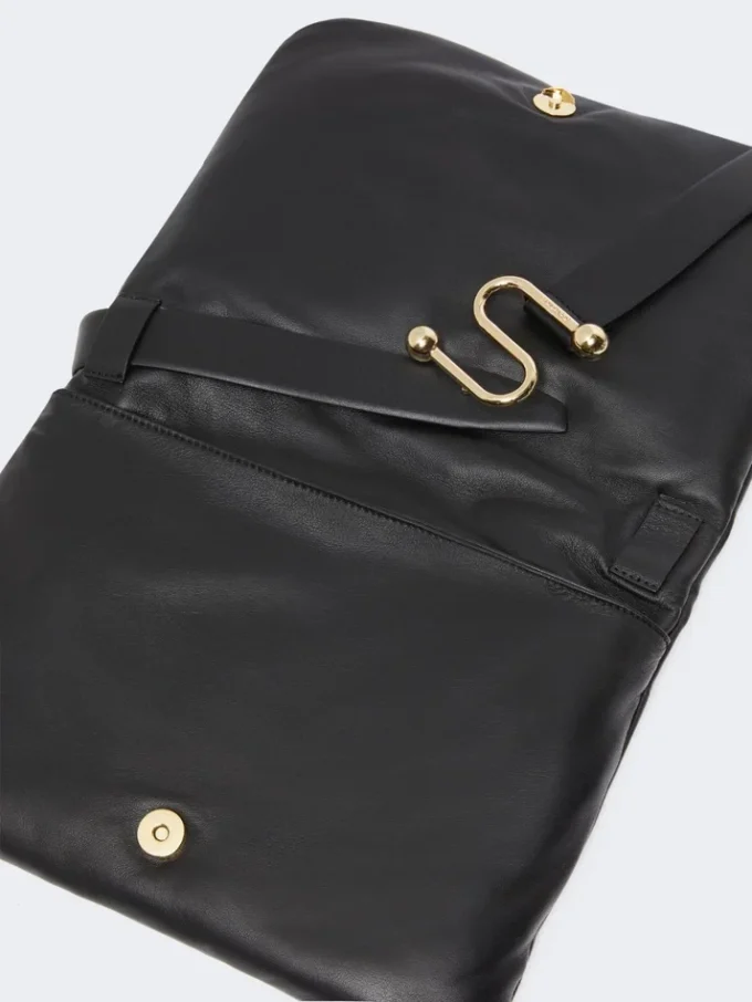 Gepolsterte Soffy-Tasche aus Nappaleder, schwarz Gepolsterte Soffy-Tasche aus Nappaleder, schwarz