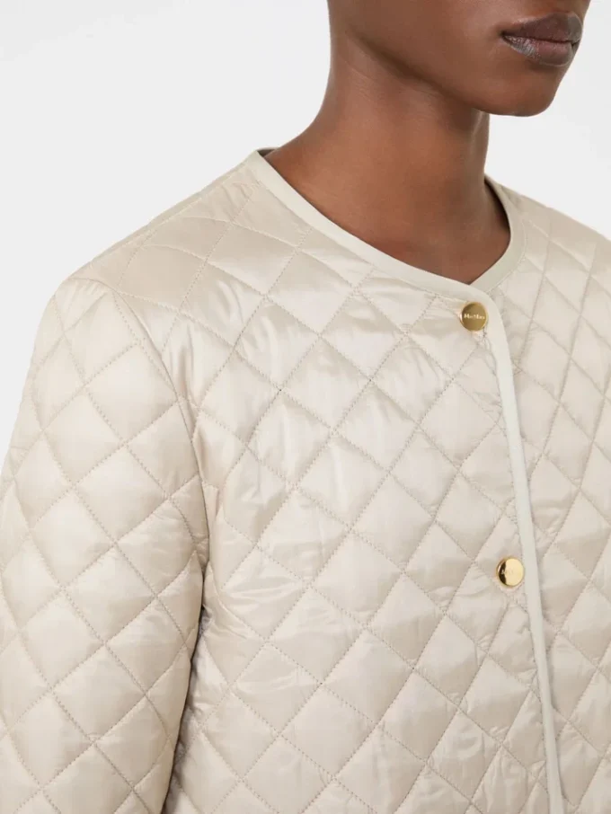 Gesteppte, wasserabweisende Rundhalsjacke aus Canvas, natur Gesteppte, wasserabweisende Rundhalsjacke aus Canvas, natur