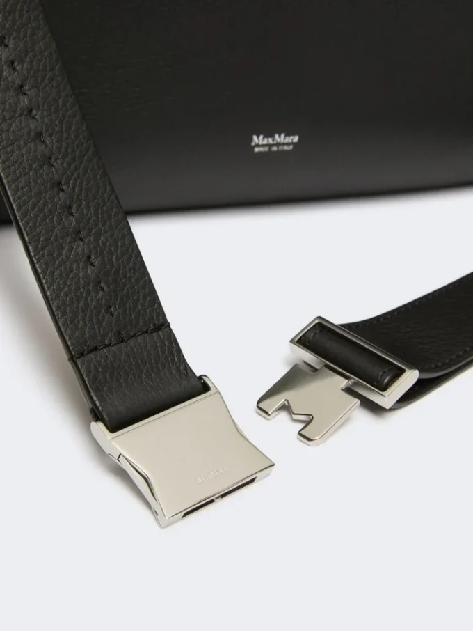 Große Handtasche aus mattem Leder, schwarz Große Handtasche aus mattem Leder, schwarz