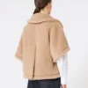 Kape aus Teddy-Stoff aus Alpaka und Kaschmir in boxiger Passform, beige Kape aus Teddy-Stoff aus Alpaka und Kaschmir in boxiger Passform, beige
