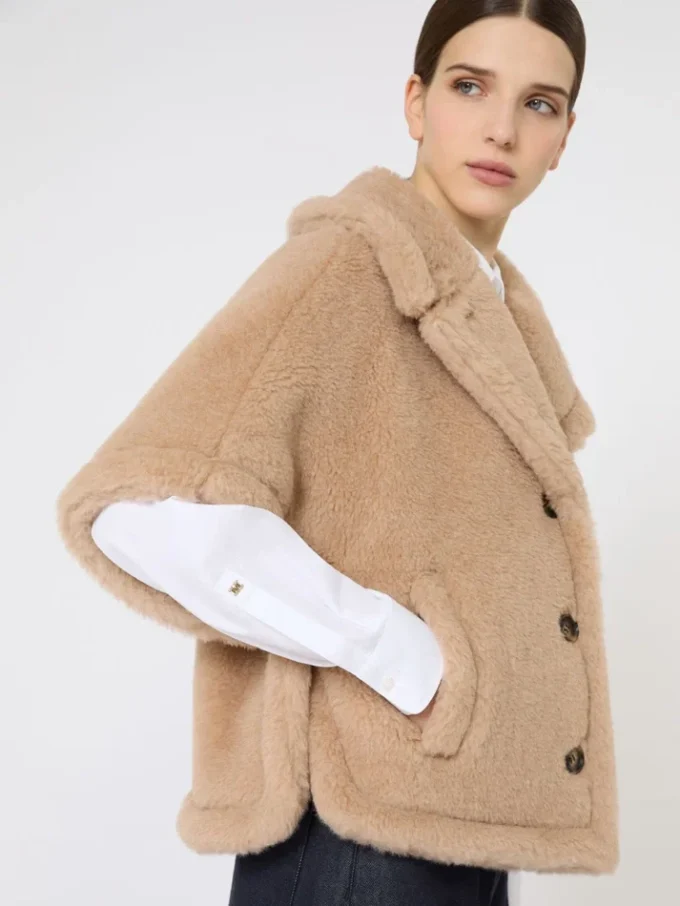Kape aus Teddy-Stoff aus Alpaka und Kaschmir in boxiger Passform, beige Kape aus Teddy-Stoff aus Alpaka und Kaschmir in boxiger Passform, beige