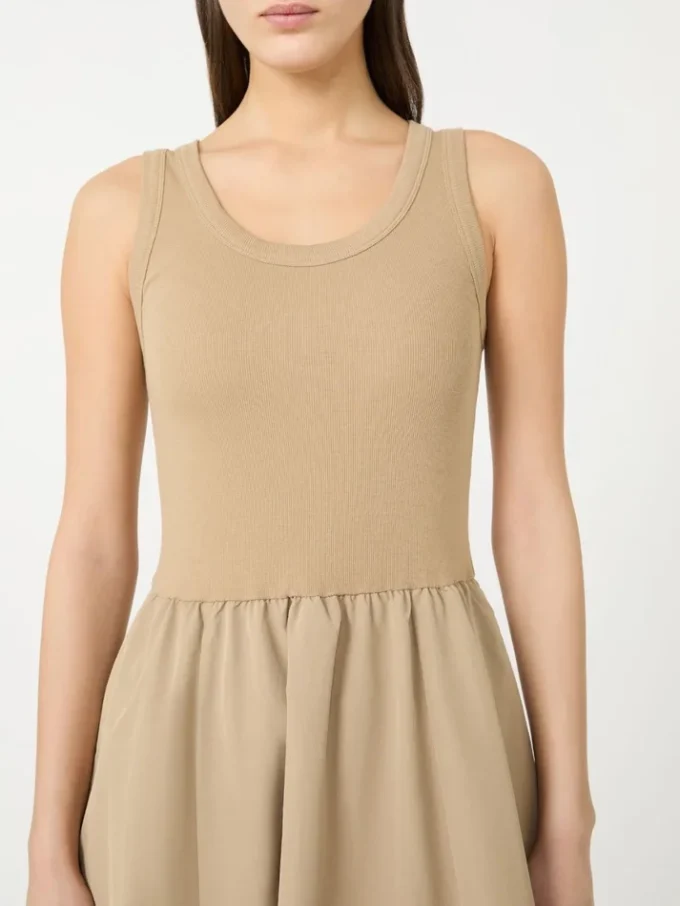 Kleid aus Funktionsstoff und Baumwolle, haselnussbraun Kleid aus Funktionsstoff und Baumwolle, haselnussbraun