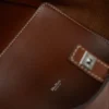 Kleine Beuteltasche, braun