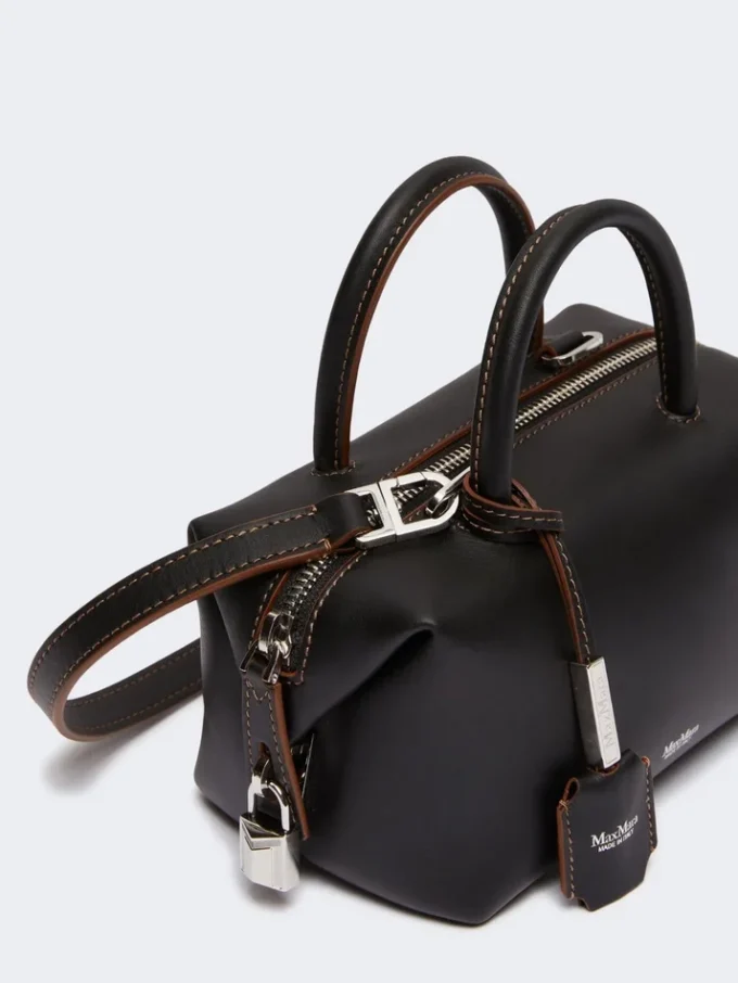 Kleine Bowler-Tasche aus naturbelassenem Leder, schwarz Kleine Bowler-Tasche aus naturbelassenem Leder, schwarz