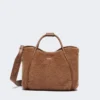 Kleine Tasche aus Teddy-Stoff in Marineblau, Camel Kleine Tasche aus Teddy-Stoff in Marineblau, Camel