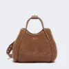 Kleine Tasche aus Teddy-Stoff in Marineblau, Camel Kleine Tasche aus Teddy-Stoff in Marineblau, Camel
