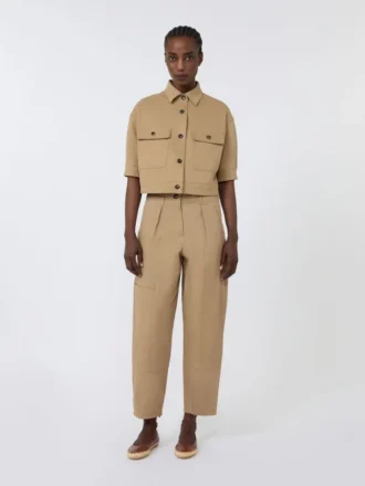 Kurze Jacke aus Stretch-Baumwolle, sandfarben