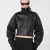Kurze Lederjacke, schwarz Kurze Lederjacke, schwarz