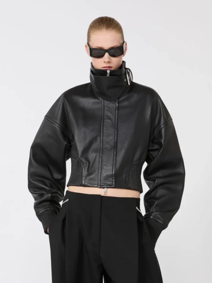 Kurze Lederjacke, schwarz Kurze Lederjacke, schwarz