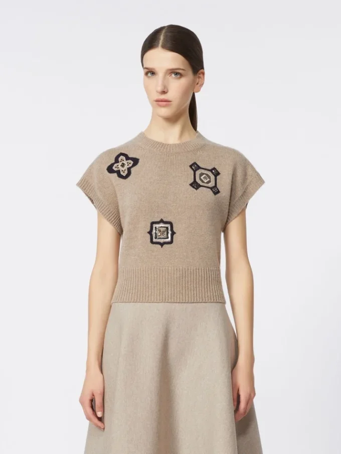 Kurzer Pullover aus Wolle und Kaschmir, sandfarben