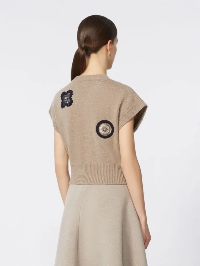 Kurzer Pullover aus Wolle und Kaschmir, sandfarben