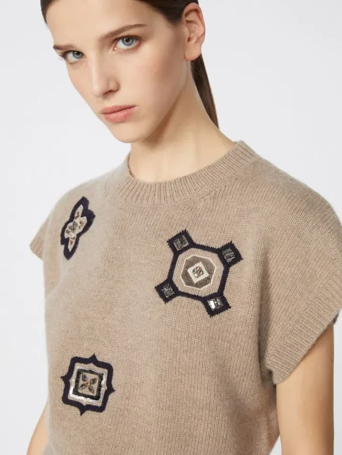 Kurzer Pullover aus Wolle und Kaschmir, sandfarben